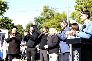 Sin pelos en la lengua: Kicillof afirmó que Milei “no sabe un carajo” y destacó la visión de un Estado presente