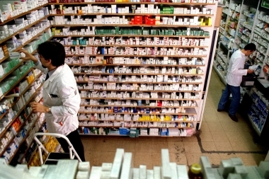 Farmacias de la Provincia resolvieron suspender la atención con obras sociales y prepagas