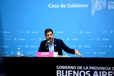 Bianco anunció una nueva tendencia a la baja de casos de Covid en la última semana