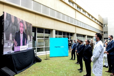 Alberto en el Hospital Bicentenario: “Por cuatro años se dejó sin salud a miles de argentinos”