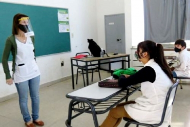 Docentes bonaerenses preocupados por la suba de contagios y las clases presenciales