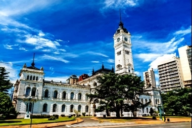 Entre un quinteto de pedidos, municipales platenses exigen 40% de aumento y la suma fija