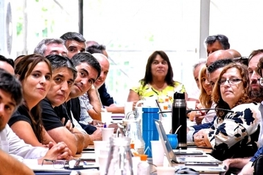 Luego de arduas negociaciones, estatales bonaerenses aceptaron una suba salarial del 13,5%