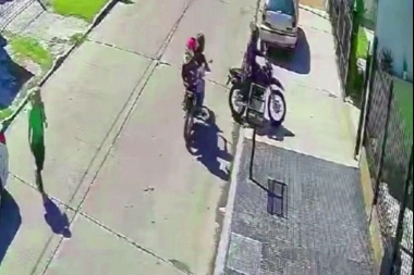 Motochorros balearon a policía de civil en un intento de robo