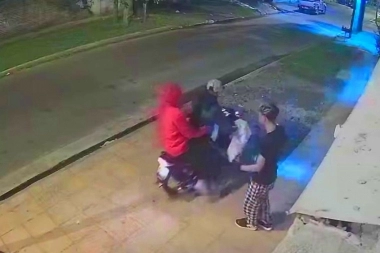 Tremendo ataque de motochorros: le sacaron hasta la ropa