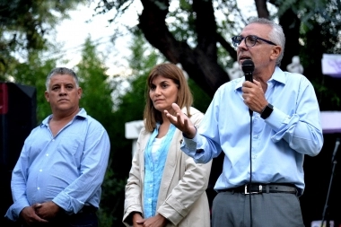 Julio y Gisela Zamora participaron de un reconocimiento a vecinas de Benavídez