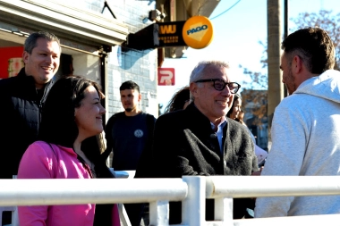 Zamora recorrió Malvinas Argentinas y dialogó con vecinos sobre el futuro de la Provincia