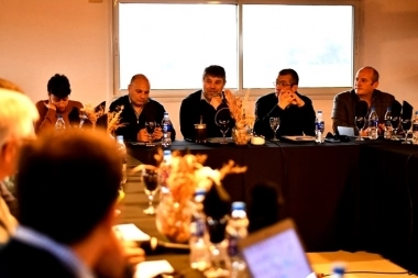 Junto al pedido por la lista de unidad como bandera, alcaldes radicales tuvieron su cumbre con Abad