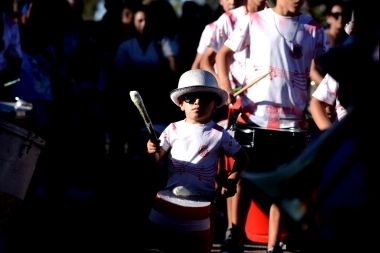 En La Plata convocan a murgas y comparsas para desfilar en los festejos de carnaval