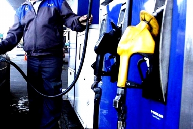 Se terminó el congelamiento: YPF aumentó 4,5 por ciento promedio las naftas en el país