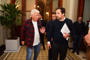 Kreplak va al Senado en busca de apoyo para la creación de empresas de salud estatales