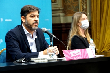 Bianco deslizó la existencia de vacunaciones irregulares en la oposición y salieron a responderle