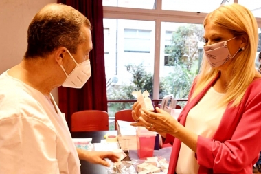 Magario recorrió hospital que recibió las vacunas: “Es el primer paso para trabajar la inmunización”