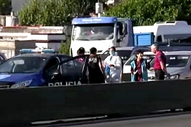 Discutió con su pareja, subió corriendo a la autopista para escapar y murió atropellada