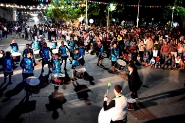 El Carnaval llega a Trenque Lauquen: patio gastronómico, artistas locales y artesanos