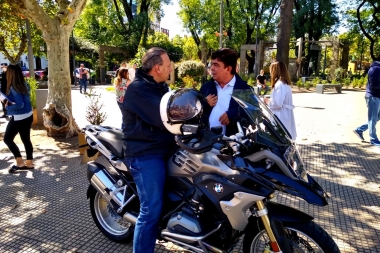 Berni se fue en moto hasta La Matanza para supervisar controles policiales en zonas bancarias