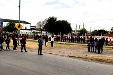 Los hombres de Berni no aprenden: violento desalojo de un club de Florencio Varela