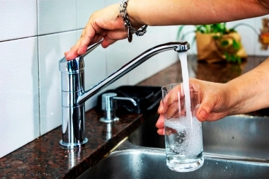 AySA solicitó a los usuarios el uso responsable del agua potable frente a las altas temperaturas