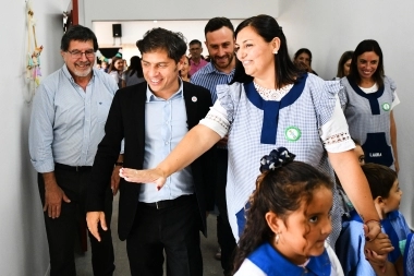 En su visita a Veinticinco de Mayo, Kicillof continúa en el avance de “Conectar Igualdad”