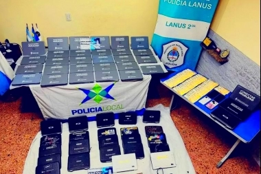 Facebook Marketplace: detuvieron a una pareja que vendía netbooks robadas en una escuela