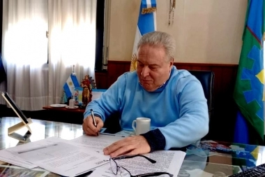 Alessandro detalló desafíos para Salto y catalogó a Milei de "monarca" e “indigno”