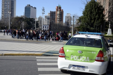 Educación aclara que mantiene protocolo por amenazas de bomba: seguirán evacuando escuelas