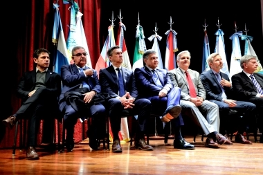 Kicillof puso la firma a un acuerdo clave junto a gobernadores de todo el país