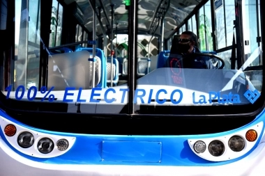 Suman colectivos sustentables en la red de transporte público de La Plata