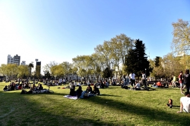 Con DJ, música en vivo y actividades deportivas, se palpita el Día de la Primavera en La Plata