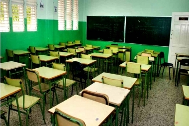 “Sale verde”: denunciaron agua contaminada en un colegio de La Plata
