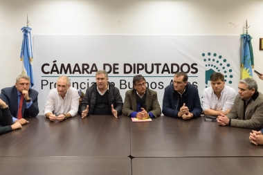 La oposición se plantó: junto a trabajadores, apunta a bloquear la Ley Turf que propone Vidal