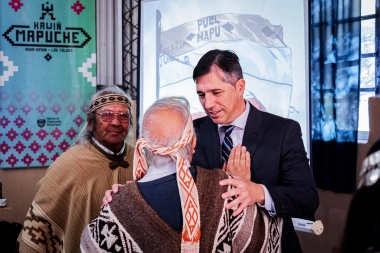 General Viamonte: Flexas presentó el diccionario mapuche “INCAFMANKIMVN”