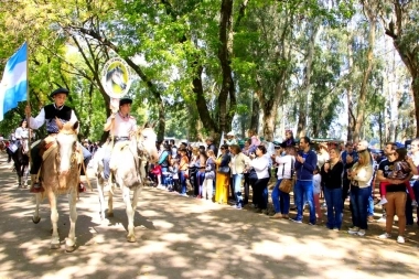 Con música, bailes y desfiles tradicionales, se celebró la Fiesta Criolla de Agustina