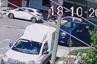 Intento de robo en Ituzaingó: motochorros balearon a un motoquero de 60 años e hirieron a una nena