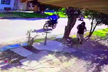 Brutal golpiza durante un asalto callejero: la víctima se resistió y lo arrastraron por el pavimento
