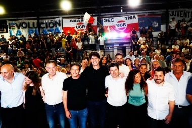 Lousteau y Tetaz en La Plata: “La UCR trabaja para darle una vida mejor a los argentinos"