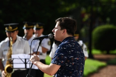 Nahuel Pennisi cantó el Himno Nacional en el discurso de Apertura de Sesiones de Kicillof