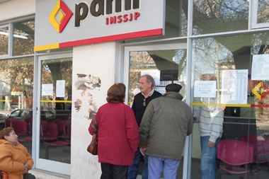 Gremios de farmacéuticos amenazaron con suspender medicamentos a jubilados de PAMI