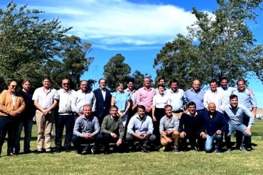 Inspirados en la figura de Alfonsín, una serie de intendentes radicales suplicaron por la unidad