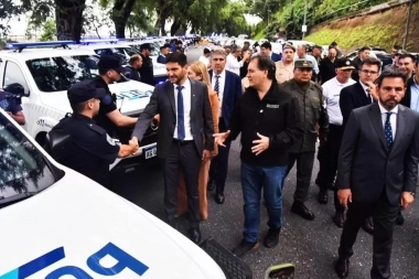 Para combatir el narcotráfico: Pullaro recibió los 80 patrulleros que Kicillof envió a Santa Fe