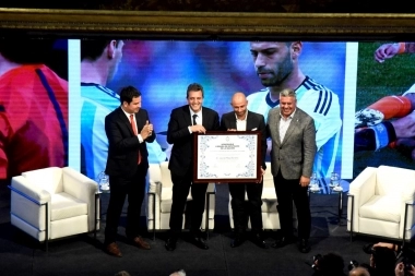 Mascherano fue distinguido con la mención “Juan Bautista Alberdi” de Diputados de la Nación