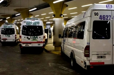 Milei y Sturzenegger firmaron un cambio de régimen para las combis que circulan en el AMBA