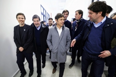 Tras la pérdida de la planta de GNL, Kicillof fue a un distrito radical a inaugurar un complejo educativo