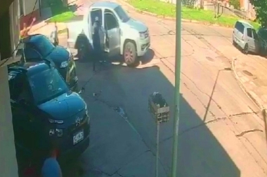 Más inseguridad en Morón: a bordo de camionetas 4x4 ajenas, robaron un auto en un lavadero