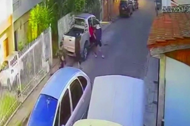Más inseguridad en Morón: limpiaba la 4 x 4 en la vereda y lo atacaron brutales "pirañas"