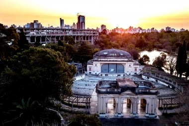 Se oficializó el acuerdo para poner en marcha las refacciones del Teatro del Lago en La Plata