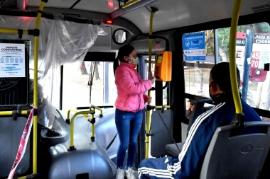 Transporte en trenes y colectivos: hasta diez personas podrán viajar paradas en hora pico