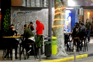 Desde el 19 de octubre bares y restaurantes podrán atender en espacios abiertos en el Conurbano