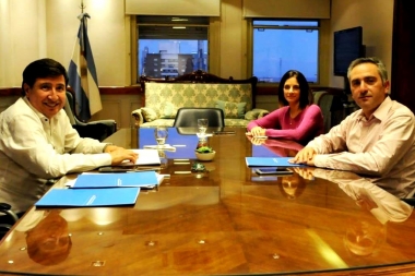 Primeras actividades como ministro bonaerense: Larroque se reunió con Arroyo