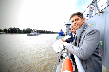 Con elogios a Cristina Kirchner, Kicillof realizó entregas en el Astillero Río Santiago